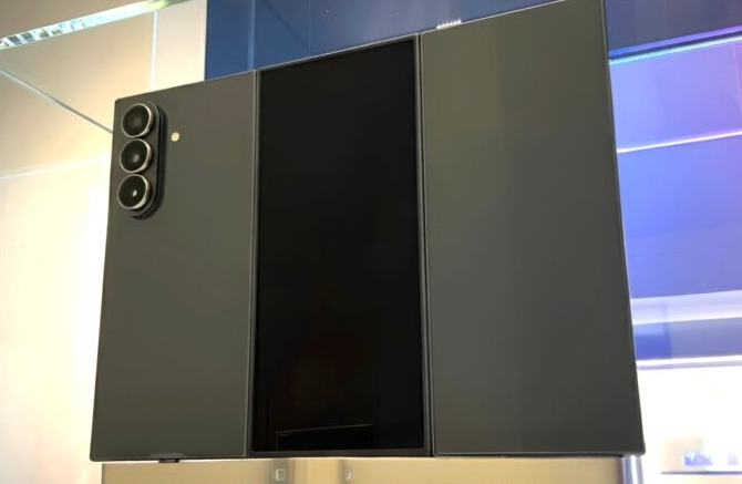 三星首款三折叠手机产量仅2-3万台 9月生产计划延迟 首发或限量发售